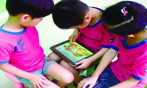智能手机、ipads成儿童视力杀手 建议贴上91视频直播下载